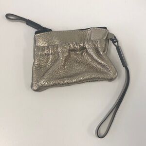 🔒Burberry gold zipped wristlet